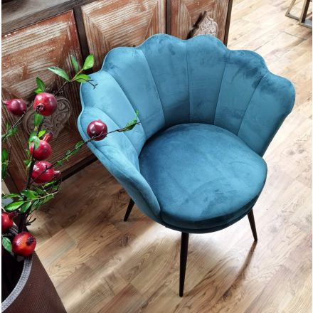 Stuhl in gewellter blauer Farbe